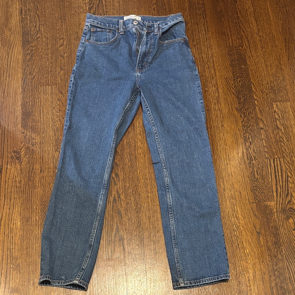 Women’s abercrombie ankle straight ultra high rise Jeans size 26